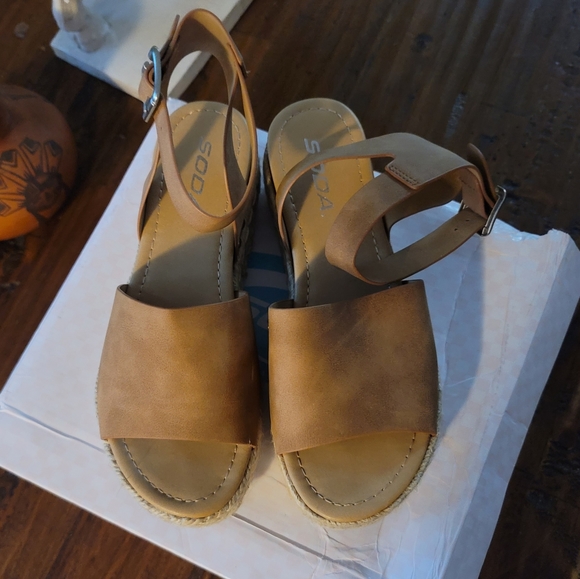 Soda ankle strap espadrille  tan 6.5 - Picture 3 of 5